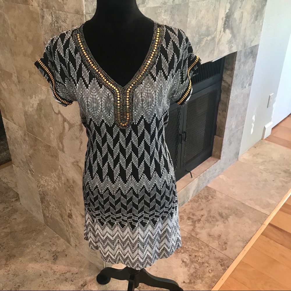 Short sleeve unique black/white dress size small